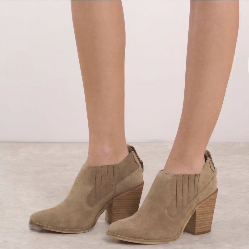 NWT Chinese Laundry Sonoma Tan Suede Ankle Boots Size 9.5